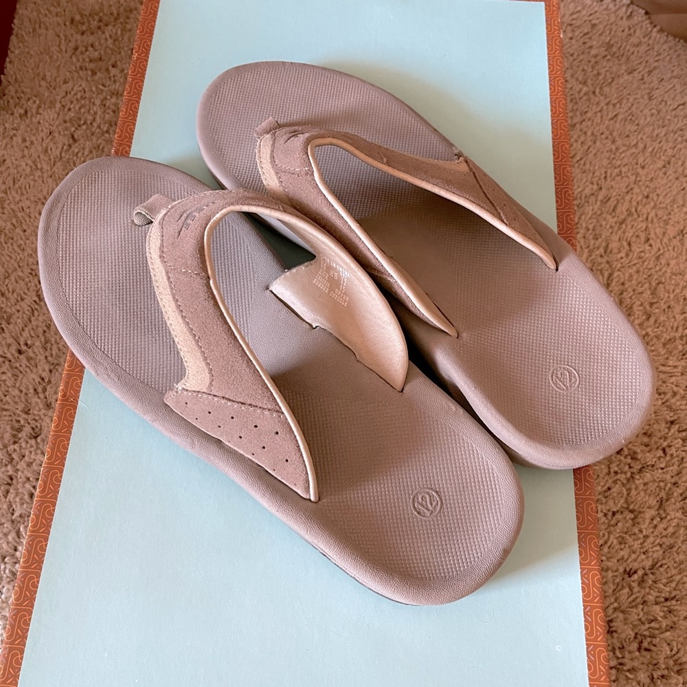 Reef mens Size 12 flip flops leather tan